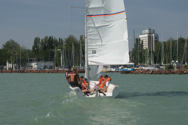 GO Boating a Kékszalag Portban – fiatal vitorlázók mutatták be a sportágat általános és középiskolásoknak