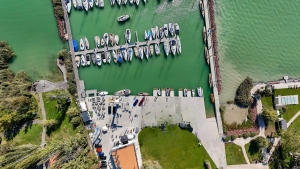 Vitorlázás, kajak, SUP jóga – tavasztól őszig ingyenes vízisport programok a Kékszalag PORT-ban